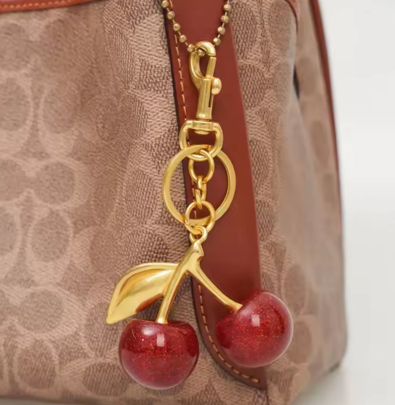 מחזיק מפתחות תליון דובדבן